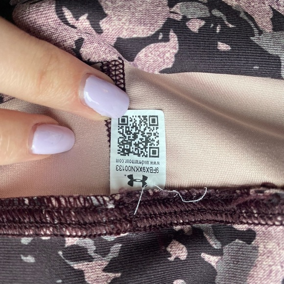 Ladies, under armor leggings with mesh detail on sides - Picture 5 of 5